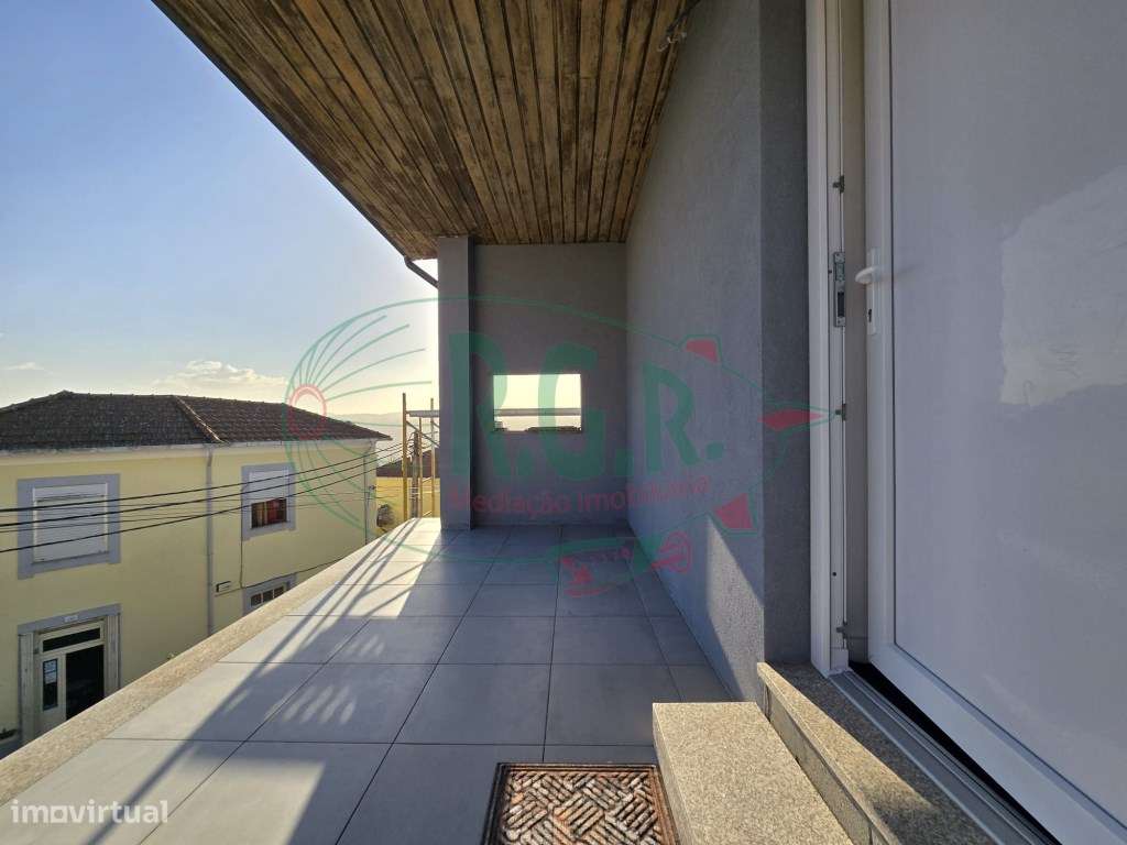 T3 Totalmente Renovado - Área Exterior 220m2 - Valbom - Grande imagem: 3/43