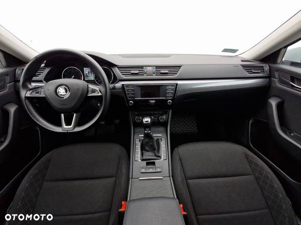 Skoda Superb 1.4 TSI ACT Active - 17