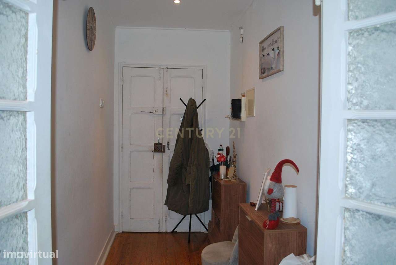 Espaçoso T4 em Almada com Luz Natural e Boa Localização - Grande imagem: 5/34