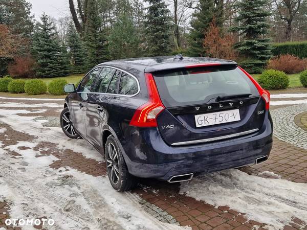 Volvo V60 D6 AWD Plug-in Hybrid Momentum - 9