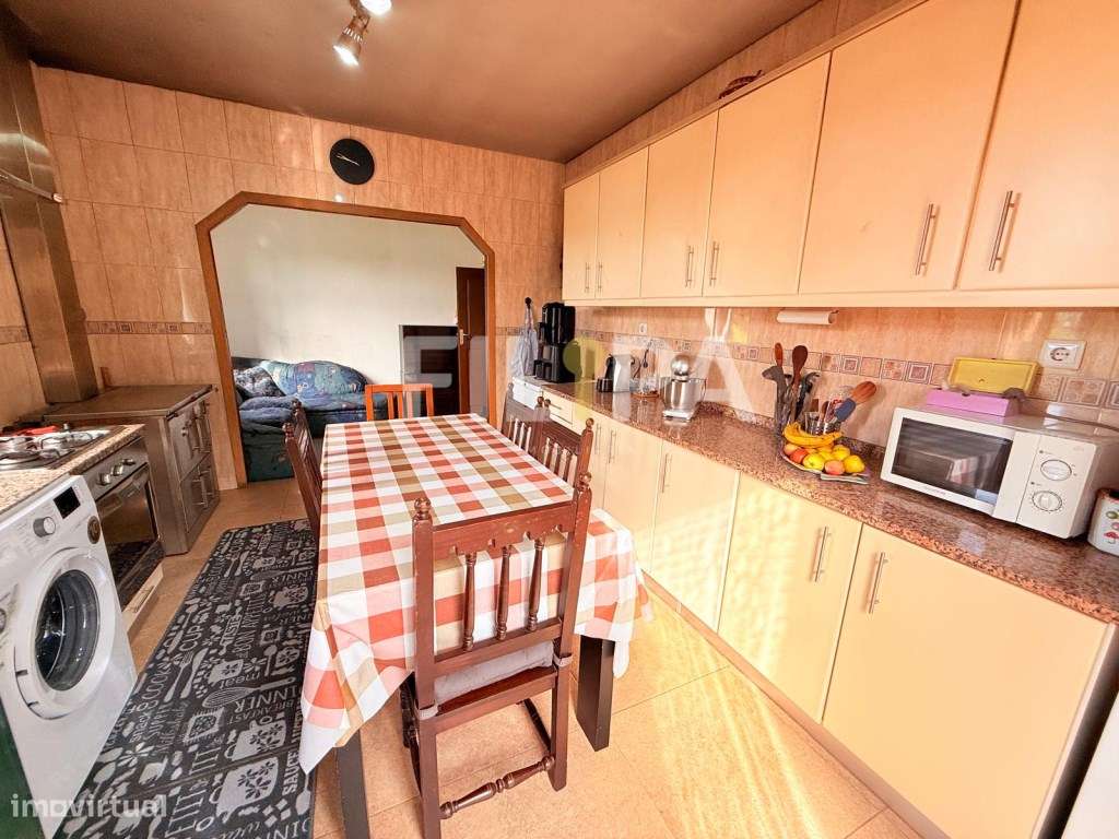 Moradia com 4 frentes no centro de Recarei - espaço, luz e excelent...-7