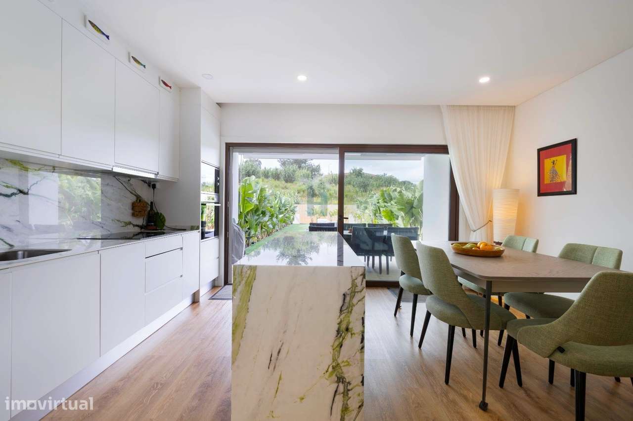 Moradia, semi-nova, com piscina e garagem - Grande imagem: 4/32