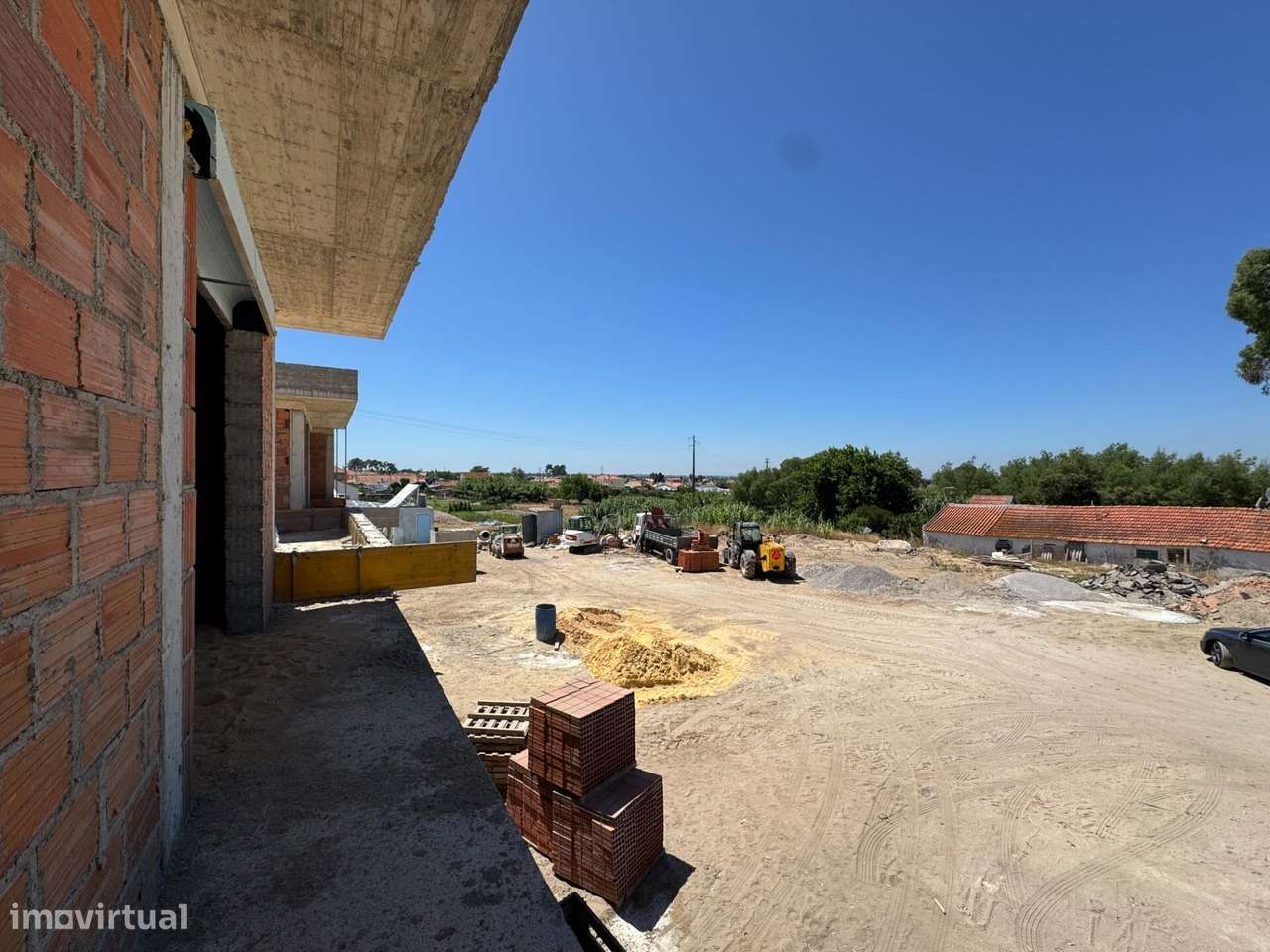 Nova Moradia T4 com Piscina na Vila de Azeitão-3