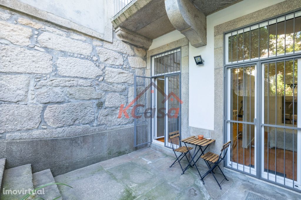 Apartamento T1+1 na Rua do Bonfim-Porto (AL)