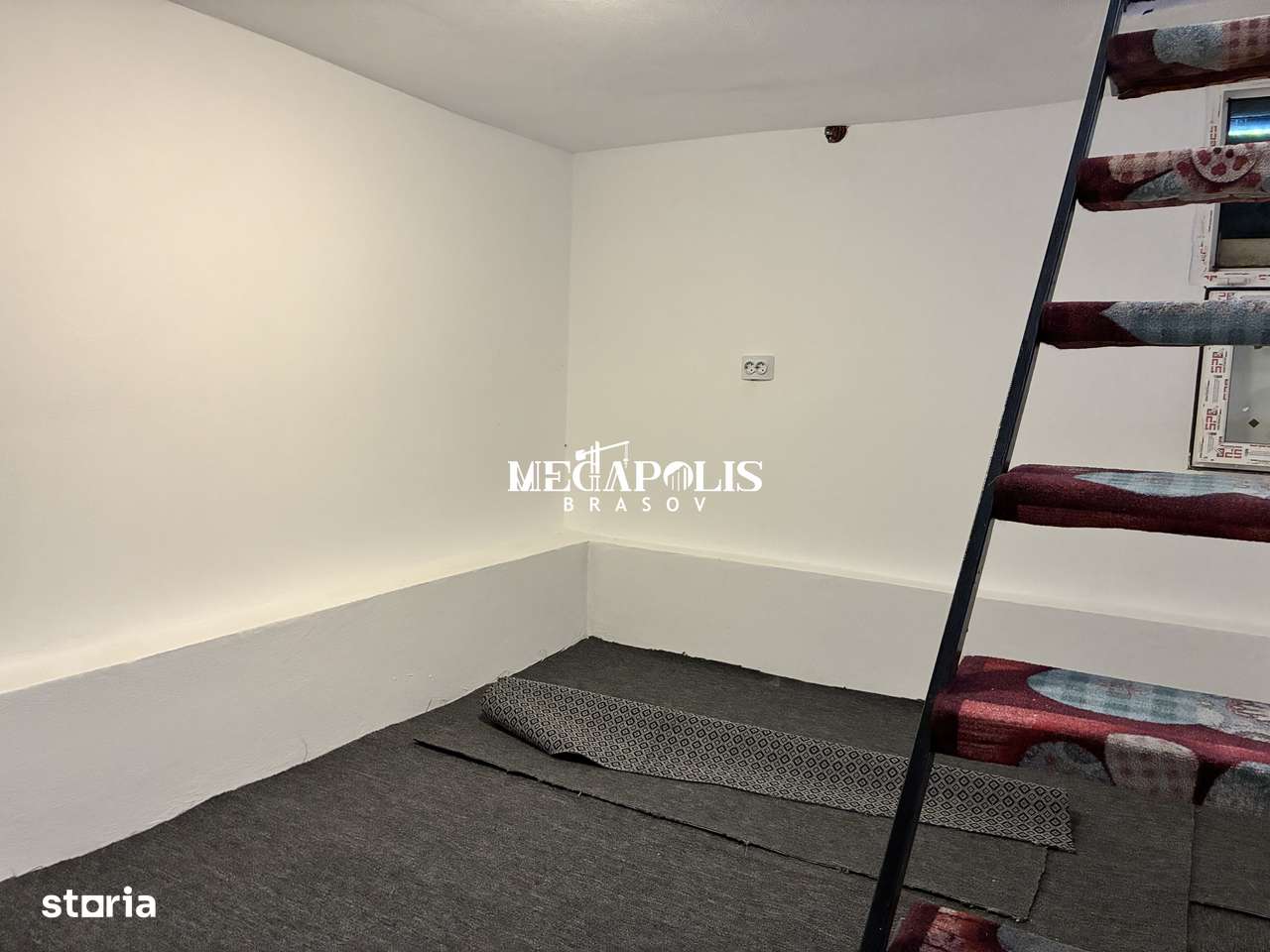 Cămin / Cameră 10 mp + demisol 10 mp  / Renovată - Imagine principală: 4/4