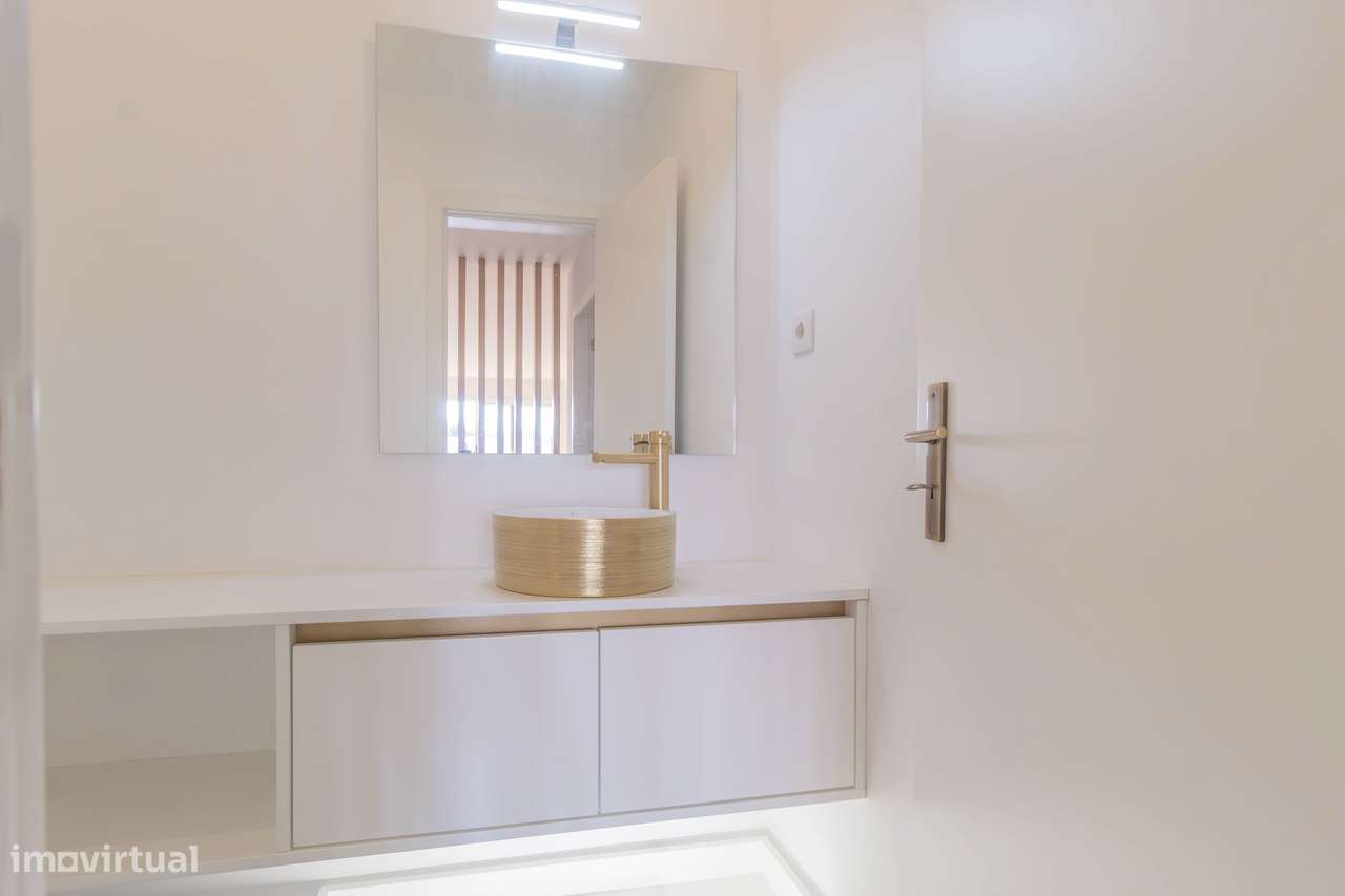 Apartamento T3, excelentes áreas 240m2 + garagem 31m2 + arrumos 4m2-25