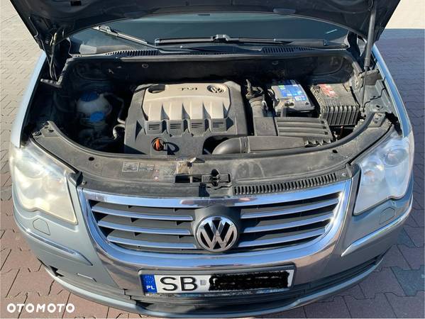 Volkswagen Touran 2.0 TDI DPF DSG Highline - 2