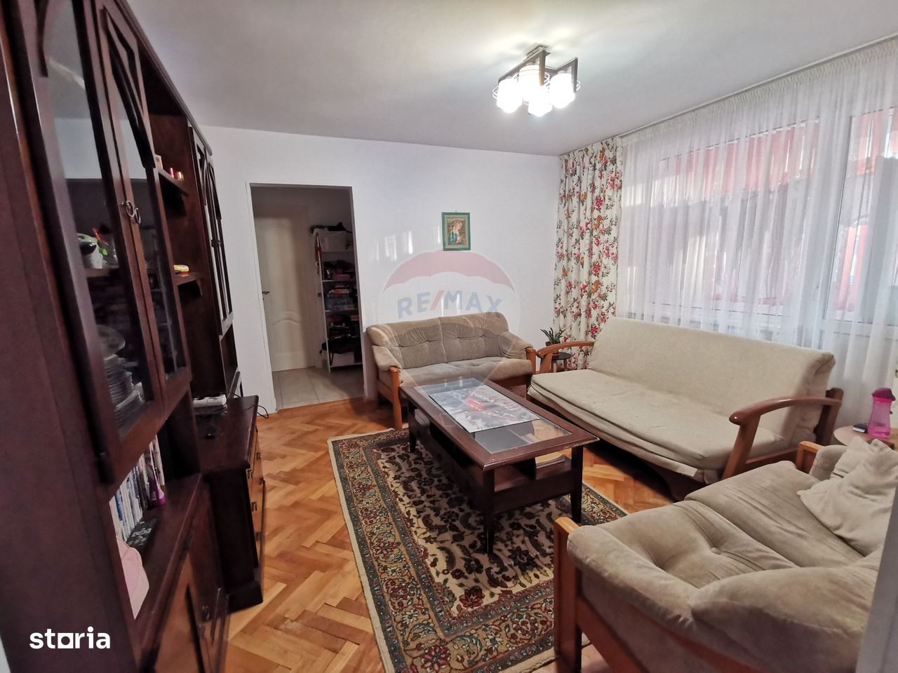 Apartament cu 3 camere de vânzare în zona Darmanesti