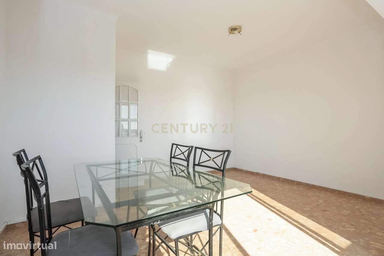 Apartamento T3 em Almada com Excelente Localização-18