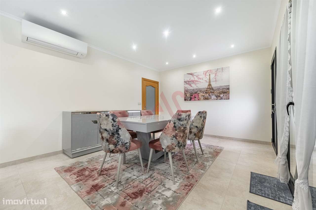 Moradia Bifamiliar T6 em Medelo, Fafe - Grande imagem: 4/39