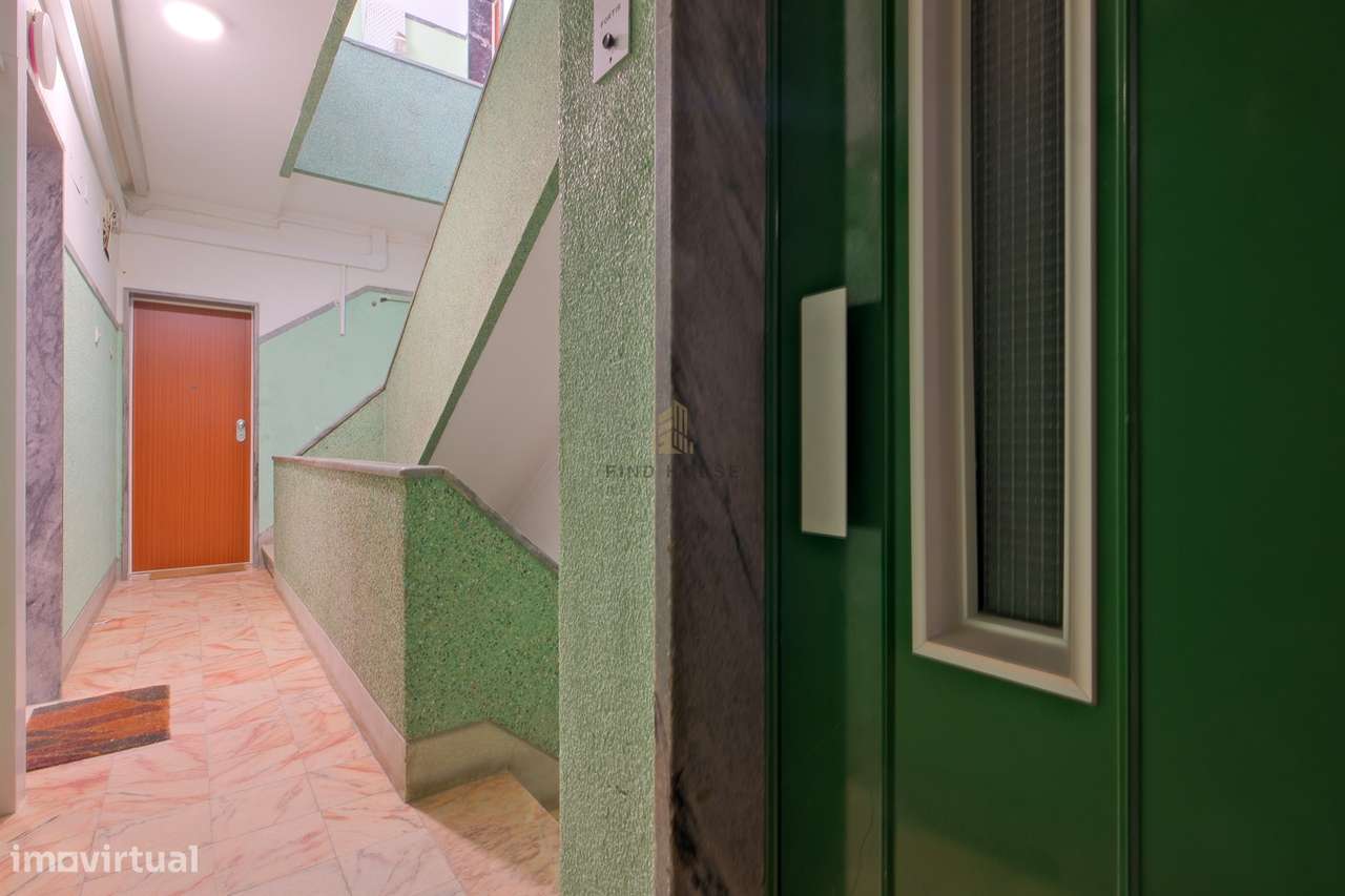 Apartamento T2 totalmente remodelado no centro de Almada-26