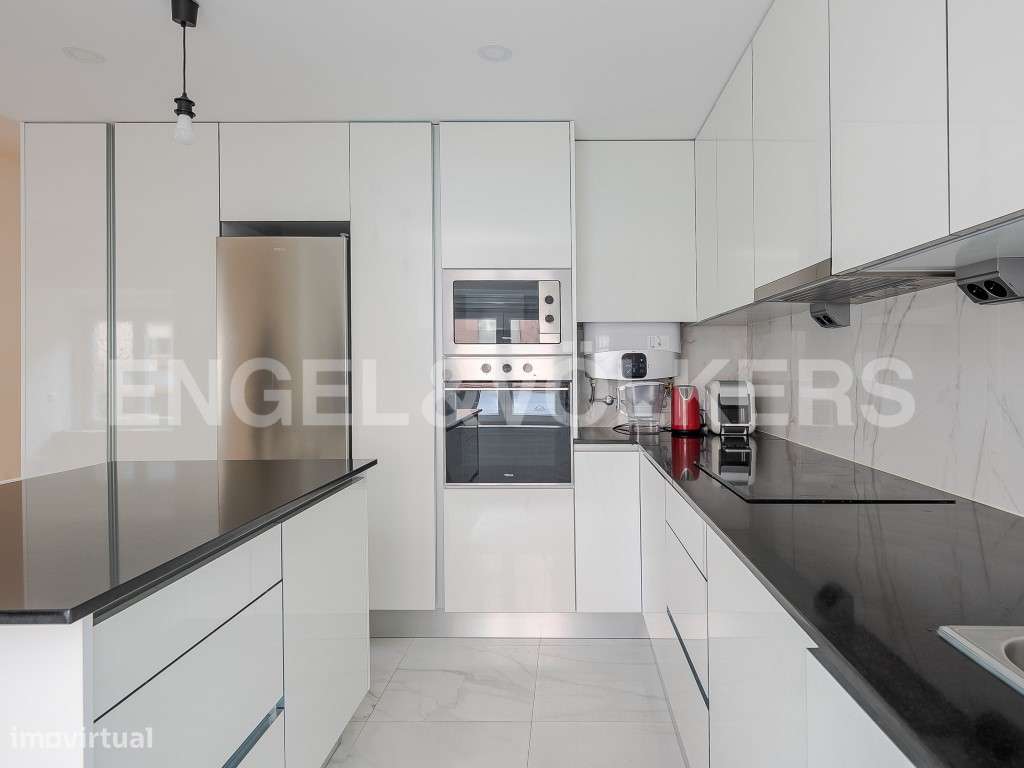 Excelente T4 junto ao Mercado S. Domingues de Benfica - Grande imagem: 4/26