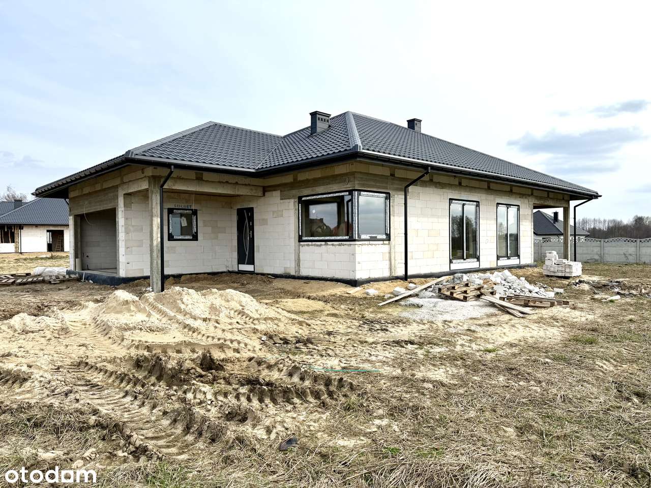 Nowy dom w stanie deweloperskim w Stoku Lackim na działce 1027m2-3