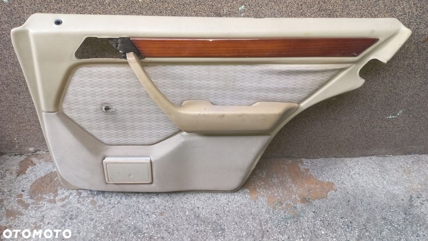 Boczek tapicerka drzwi prawy tył W124 sedan kombi - 1