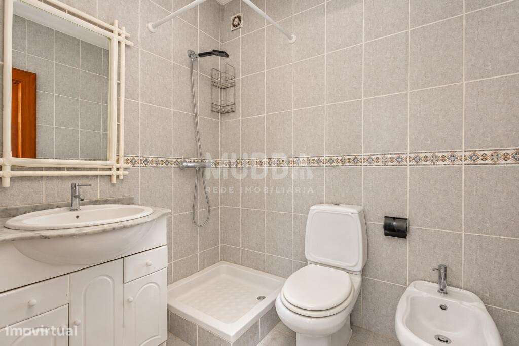 Fantástico T3 Paços Brandão Santa Maria da Feira, ultimo piso ,numa ex-22