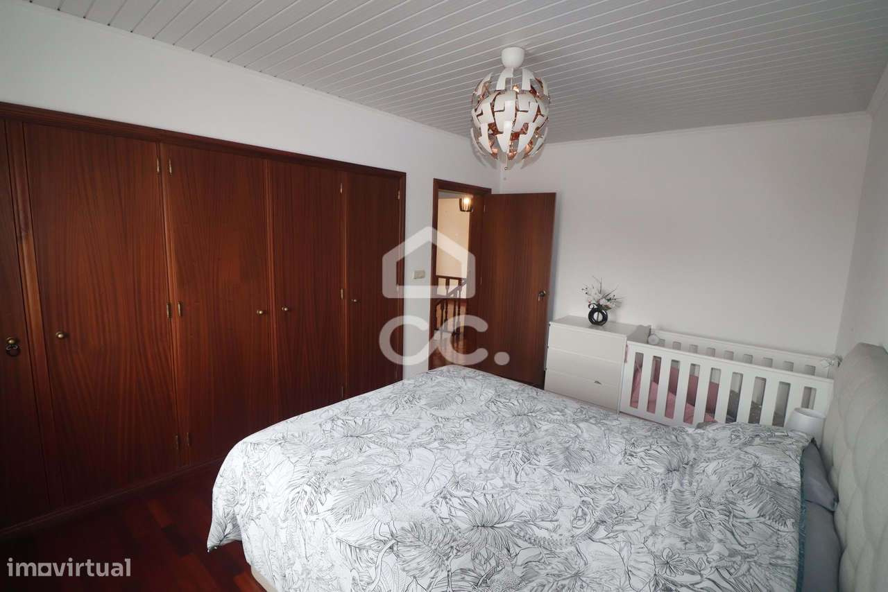 Moradia com 4 Quartos - Achadinha - Nordeste-10