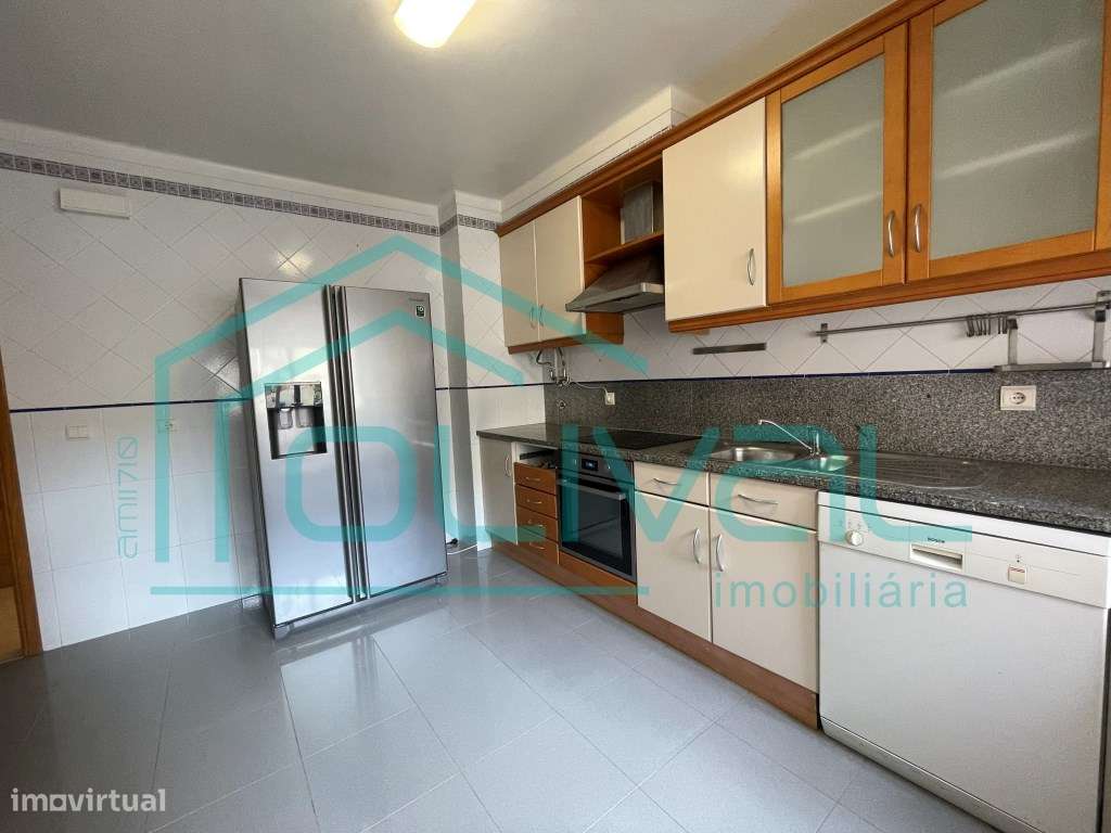 Apartamento T3 com parqueamento e arrecadação na 2ª Fase da Qta. Pi...-32