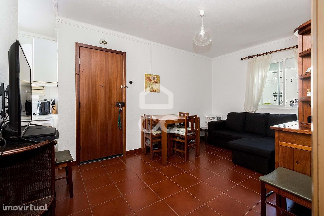 Apartamento T2 c/ algum imobiliário | Horta das Figueiras (Évora)