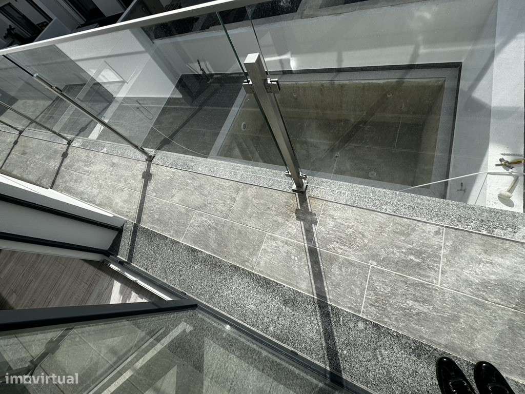 Moradia com 3 Suites, Garagem, Logradouro, Churrasqueira e Piscina-43