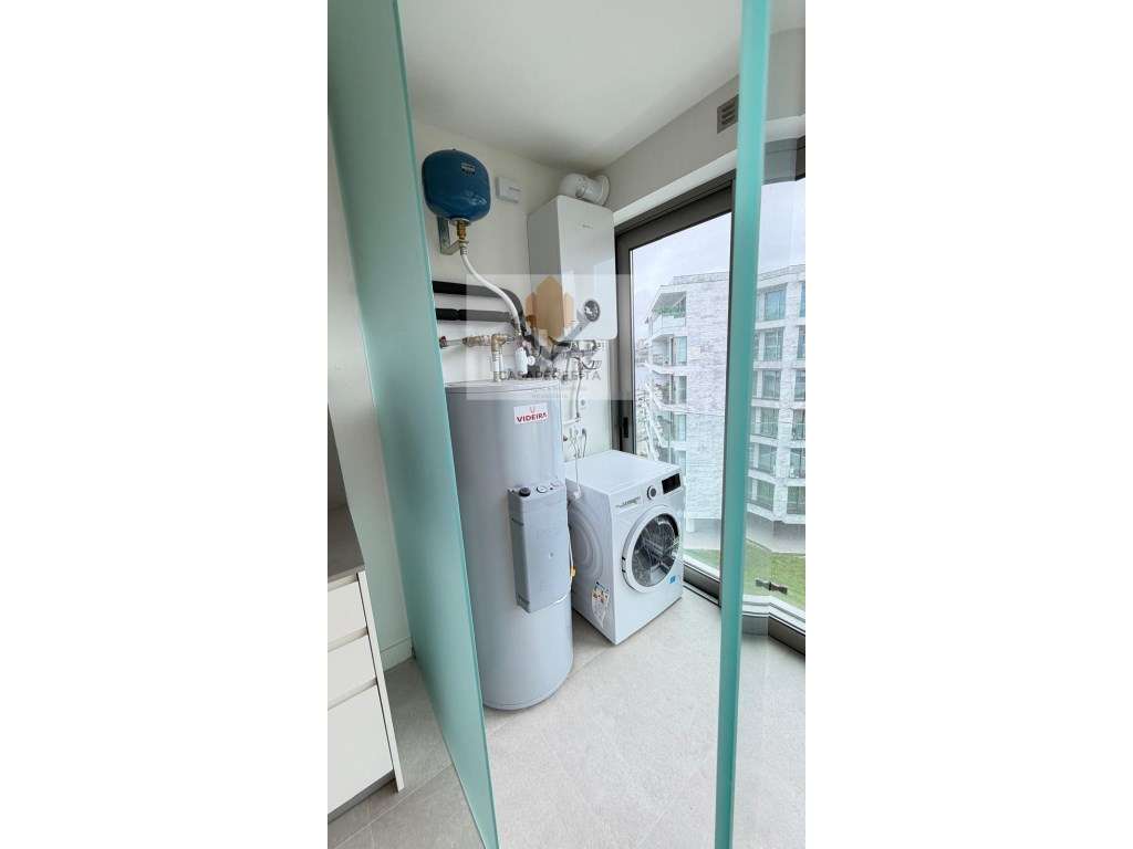 Apartamento T2 Novo com Varanda e 2 Lugares de Garagem e Arrumo - F... - Grande imagem: 5/13