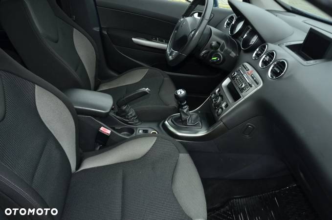 Peugeot 308 2.0 HDi Premium Plus - 23