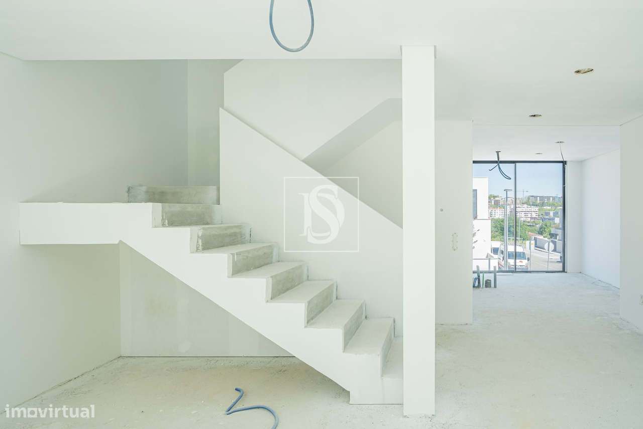 Moradia T3 de Gaveto, com Garagem e Vista Rio – Barcelinhos - Grande imagem: 3/28