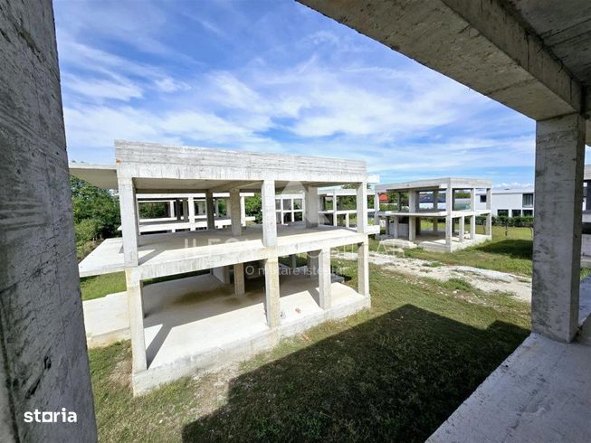 Ansamblu 8 case la structura, 3298mp teren, autorizatie valabila-8