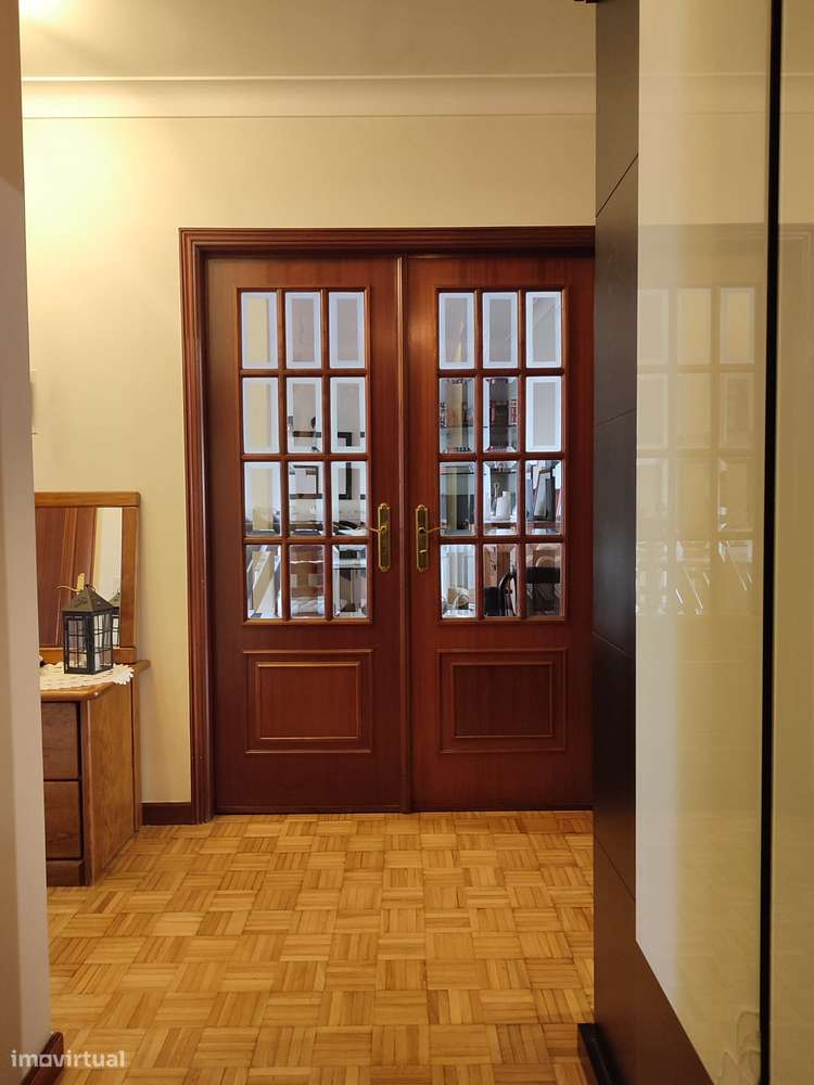 Bom T4 c/ terraço/varandas/nascente poente, a 5 minutos a pé do metro-18