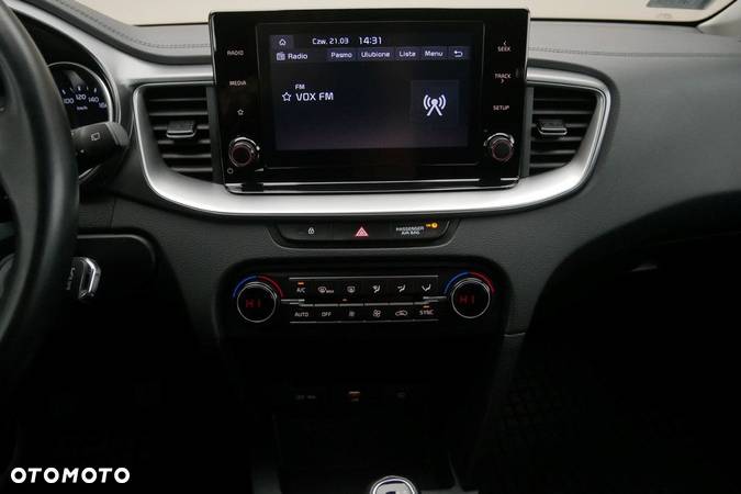 Kia Ceed 1.5 T-GDI M - 10