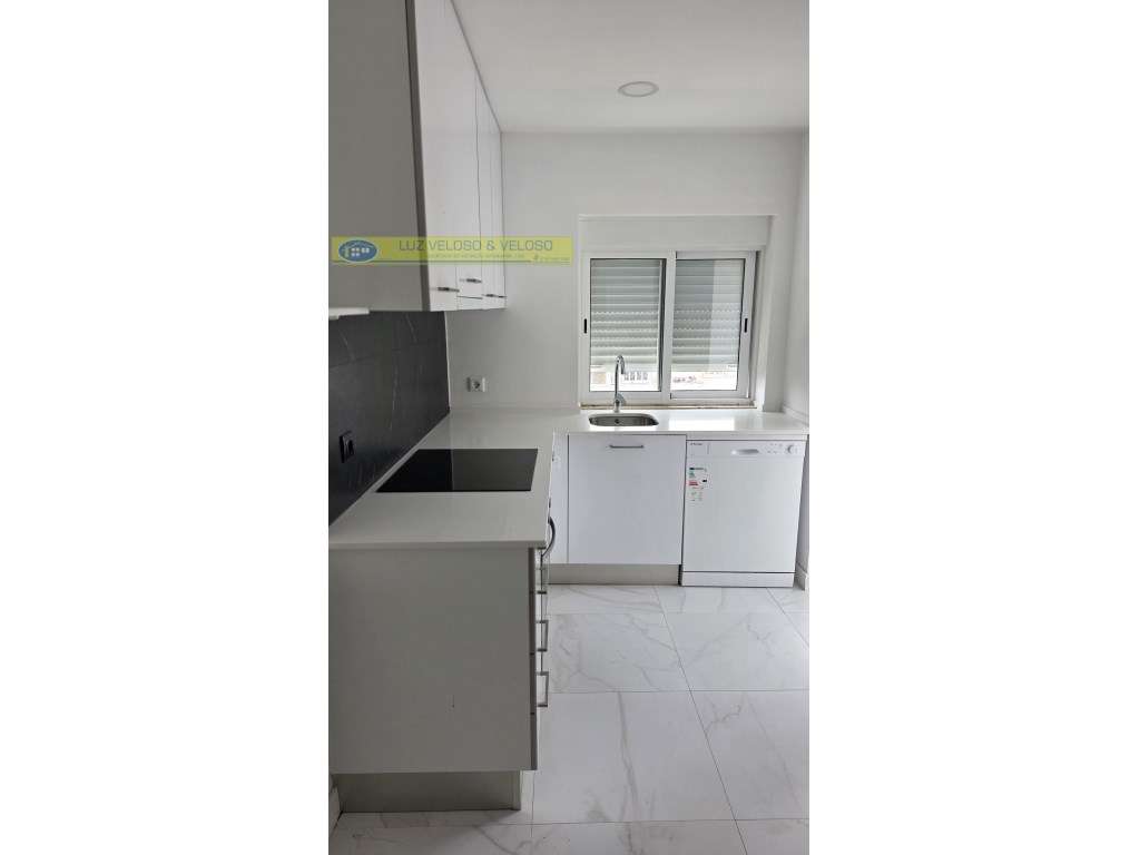 T2 Amadora REMODELADO, 2 frentes, 1 Marquise, 1 Varanda-14