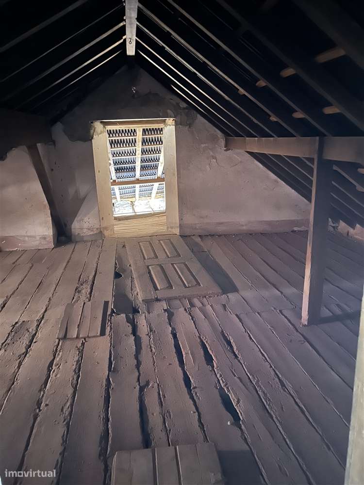 Prédio histórico na emblemática cidade do Montijo para reabilitar-11