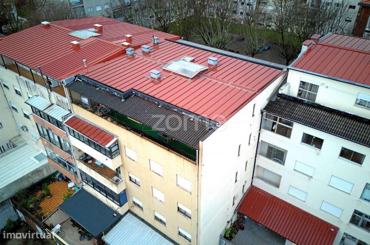 Apartamento T3 de cobertura, com terraço e garagem-16