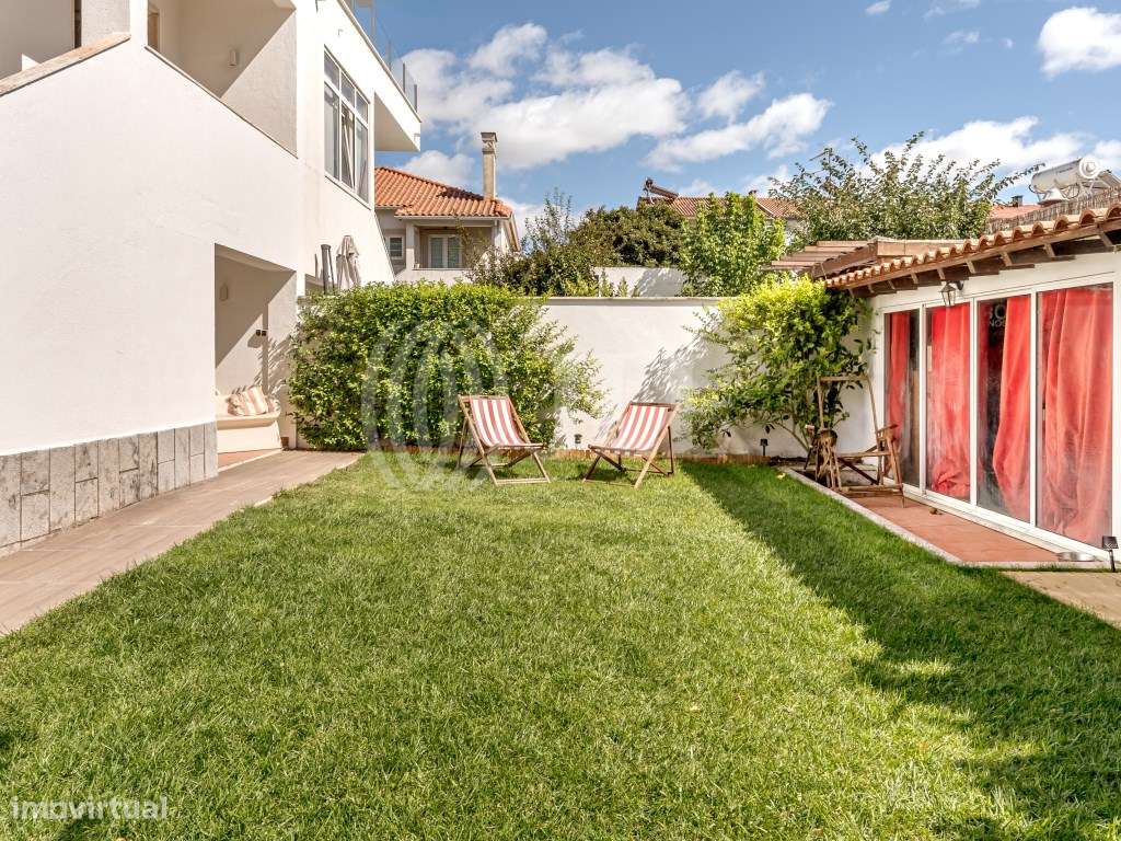 Moradia T4 com garagem e piscina, em Barcarena, Oeiras-23