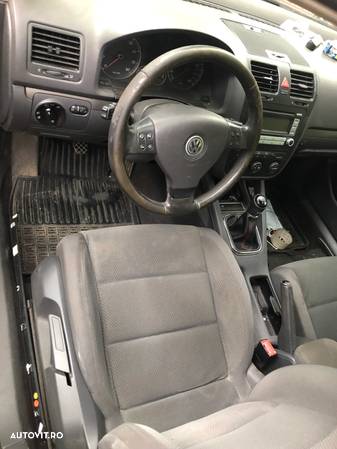 Dezmembrez Volkswagen Golf 5 1.6 FSI benzina visiniu - 7