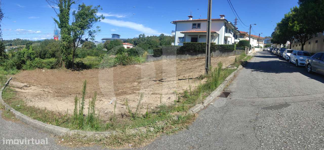 Terreno Urbano de 443m² em Dume com boas acessibilidades - Grande imagem: 5/9