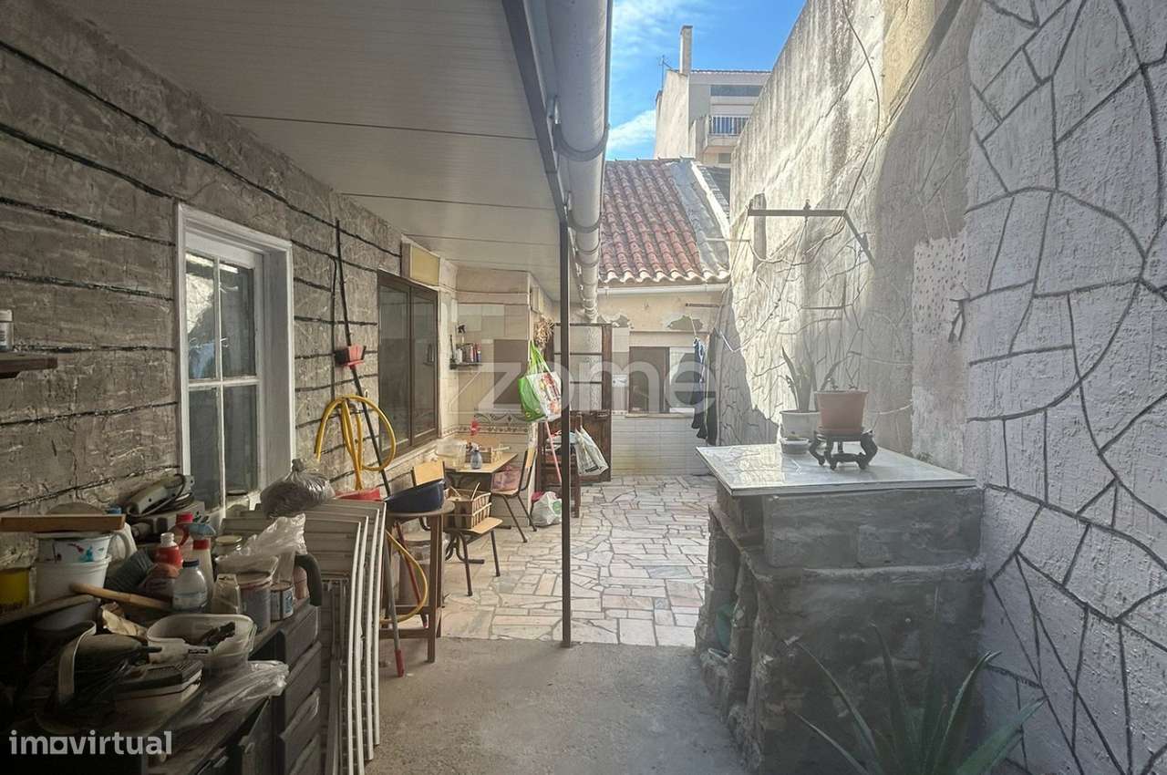 Moradia T1 com Quintal no Centro do Montijo, Oportunidade Investimento-2