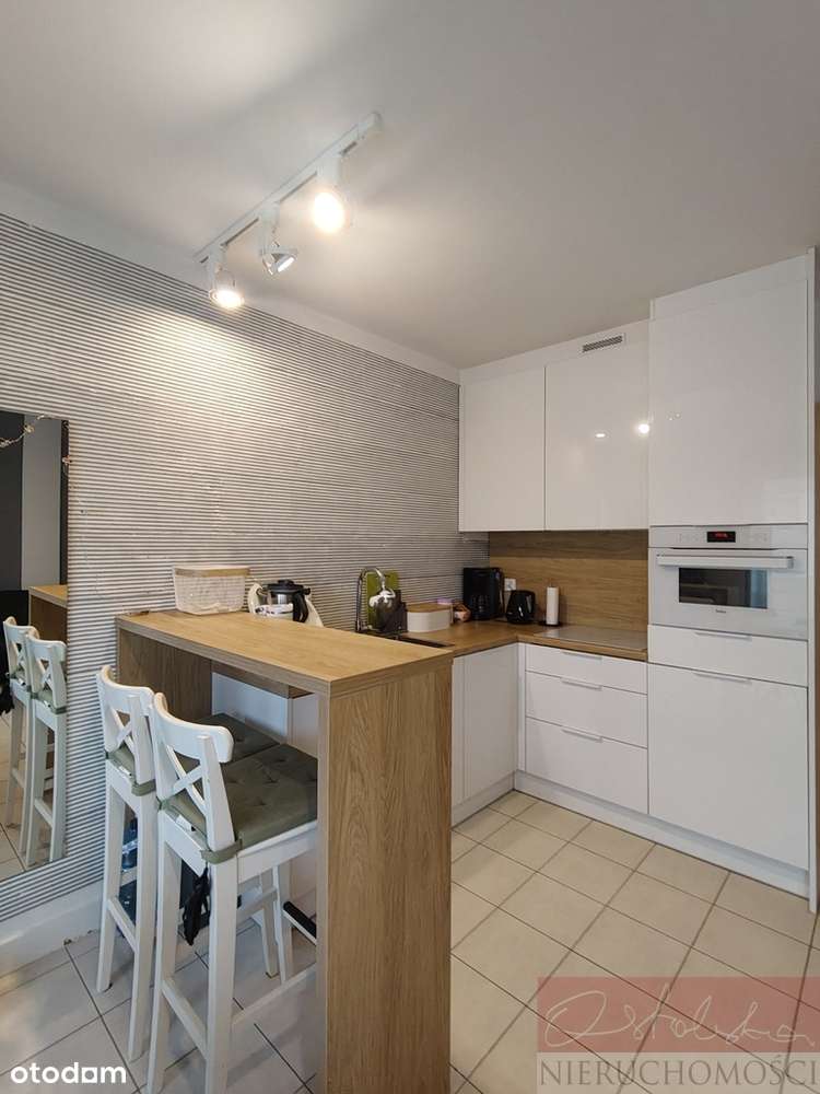 Z dużym balkonem i garażem w super lokalizacji-1