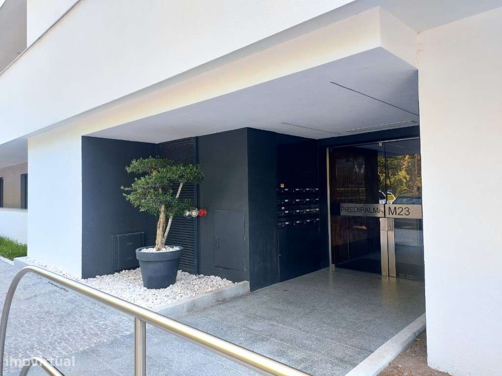 Apartamento T4 com 2 frentes, novo, com churrasqueira; piscina e pl...-35