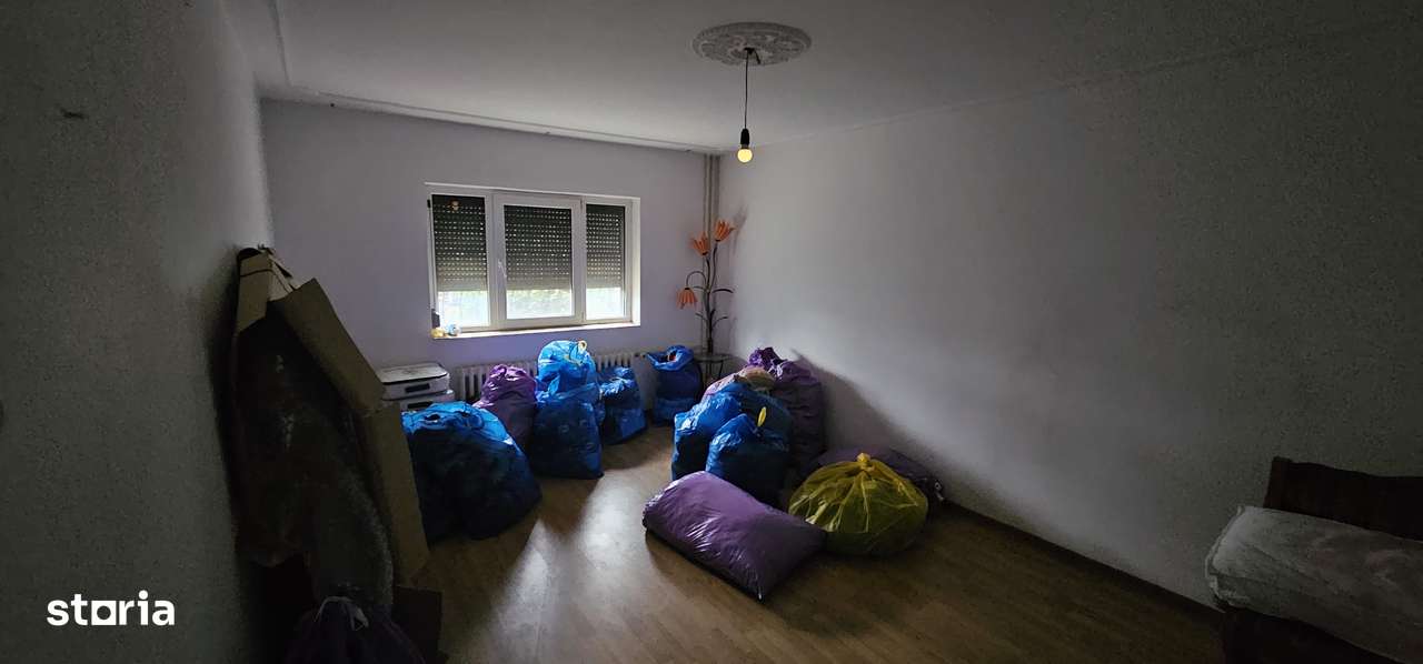 Apartament cu 3 camere decomandat zona Nicolina prima stație Podul ros-10