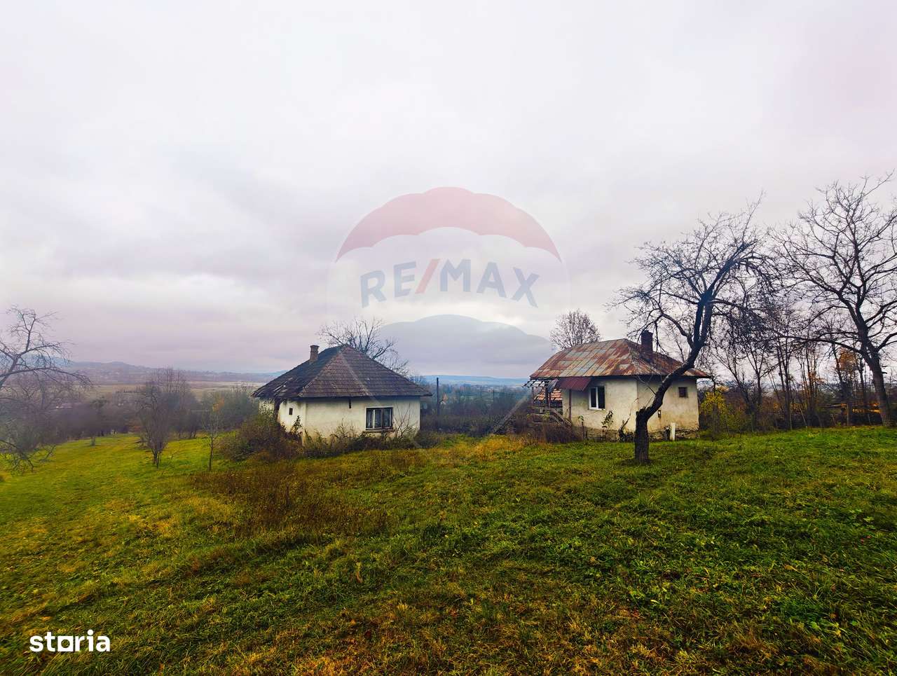 Teren de vânzare Unguraș cu priveliște si anexe - Imagine principală: 4/12