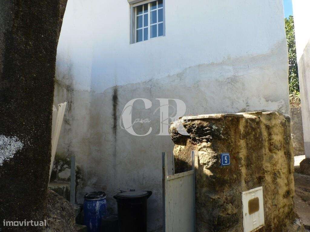 Duas casas habitáveis numa aldeia tradicional de montanha em Alvares,-42