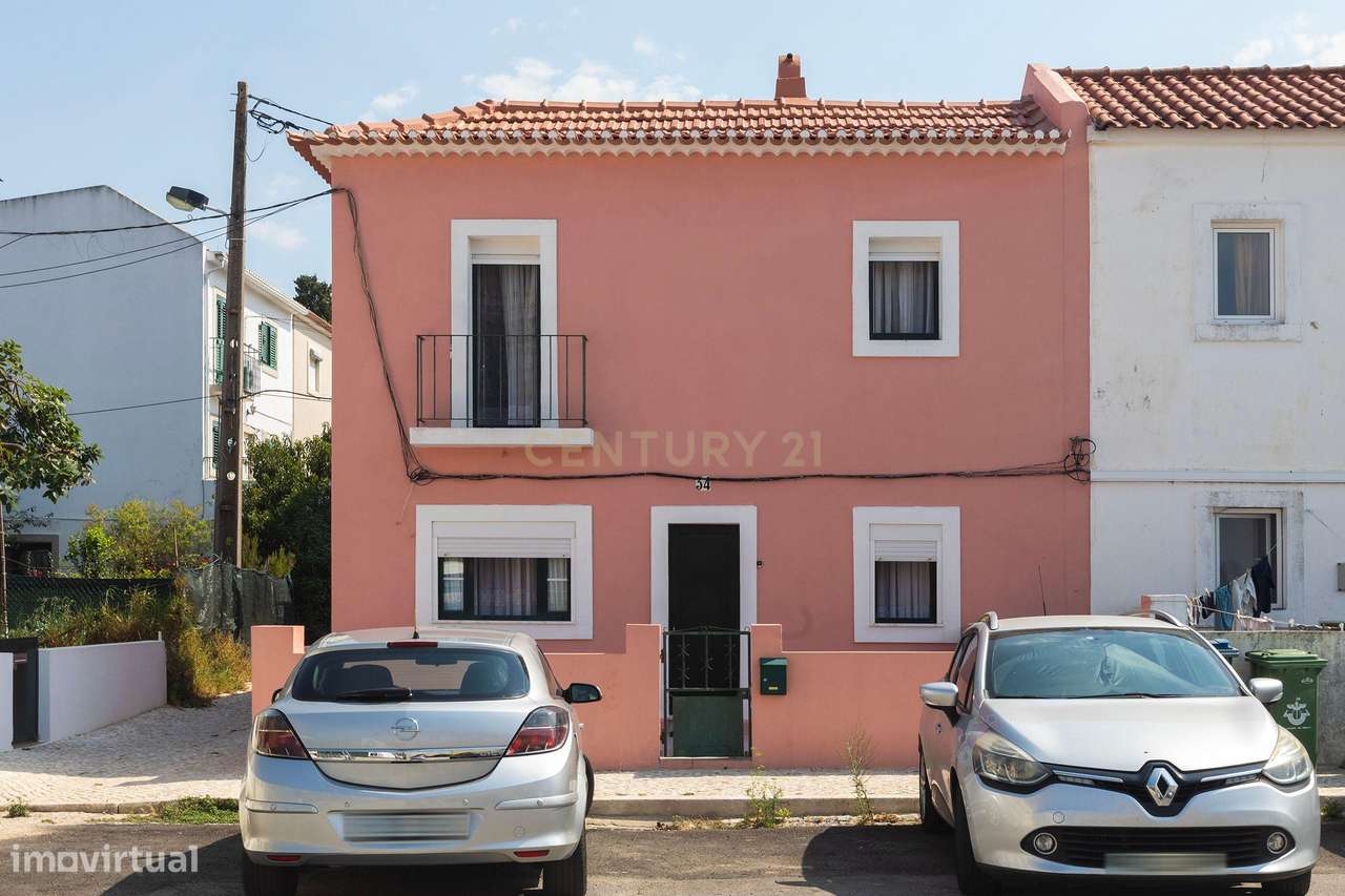 Moradia T3 com Quintal e Alto Potencial no Caramão da Ajuda, Lisboa-17