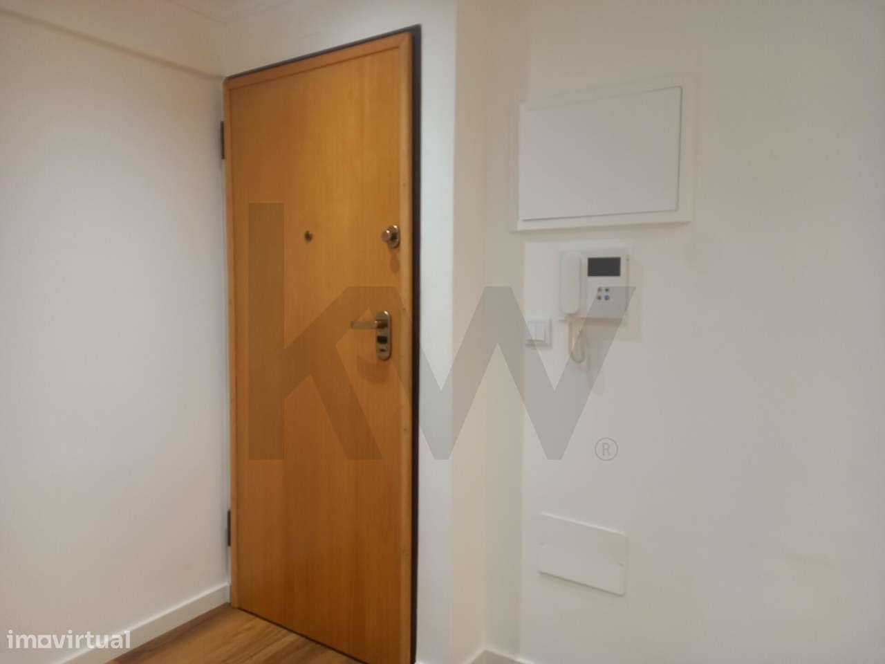 Apartamento T1 com 72,5m2 de área e arrecadação para arrendamento no B - Grande imagem: 2/18