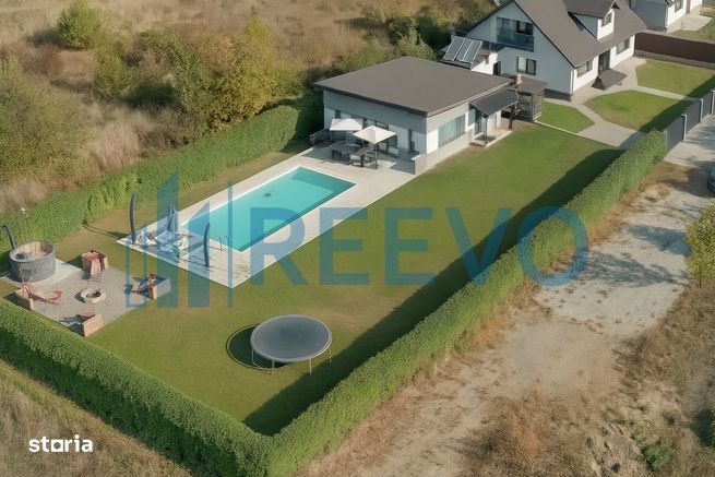 Proprietate Premium cu Două Case și Piscină în Hemeiuș-1