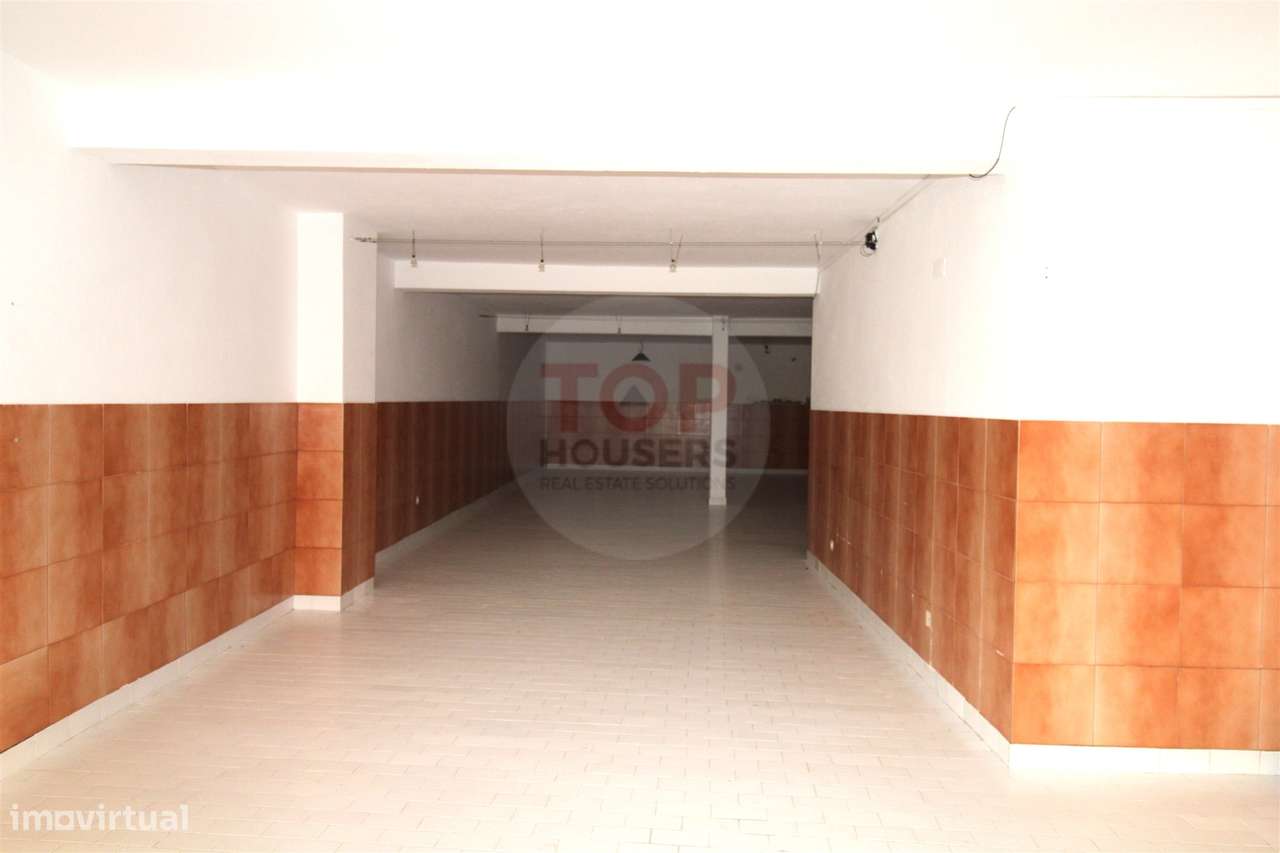 Loja Comercial com 117m² em Olhão – A 5 Minutos da Baixa-1