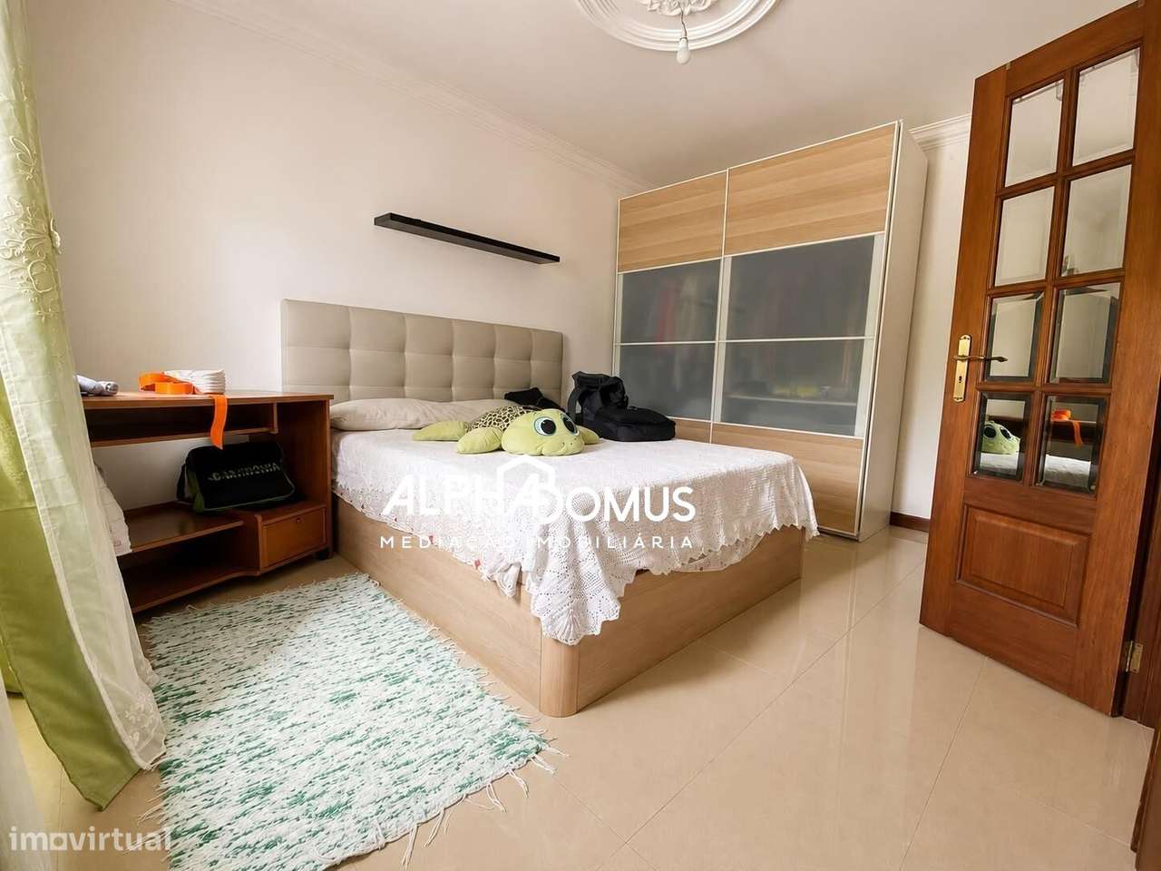 Moradia T4 com Suite, Sotão, Garagem e Espaço Exterior em Valença-18