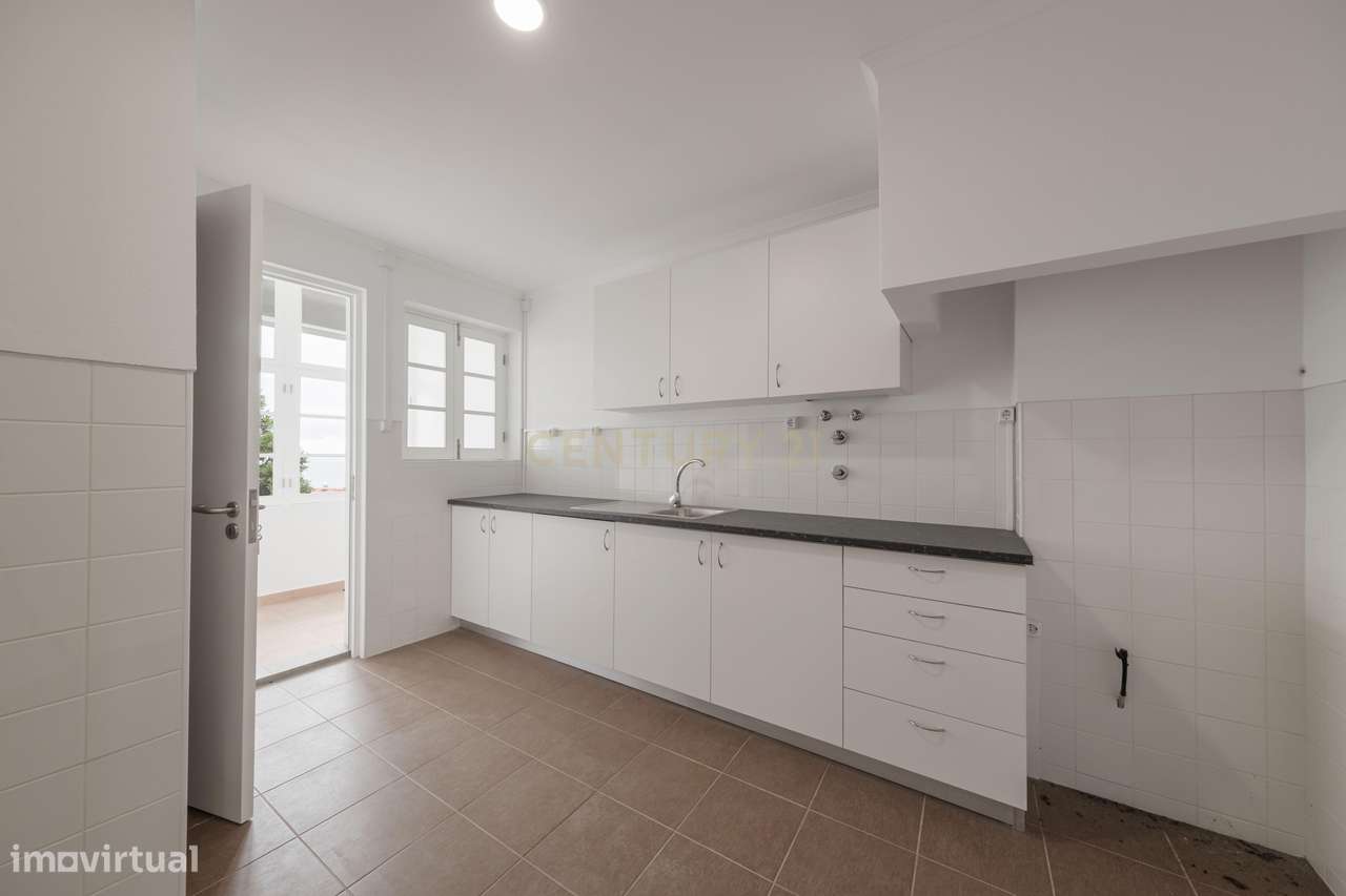 Apartamento T2 Renovado no Centro Histórico de Angra do Heroísmo - Grande imagem: 2/18