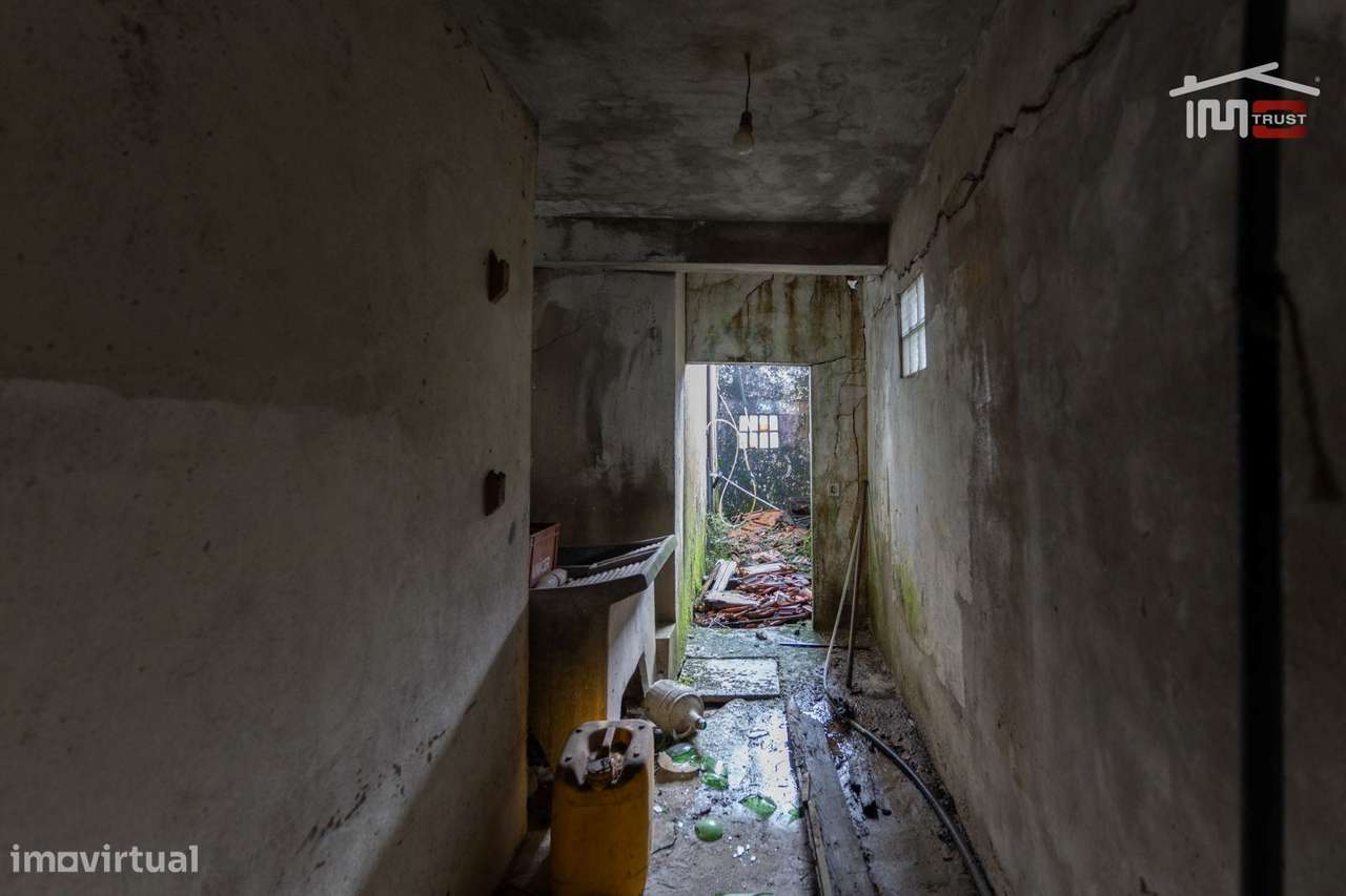 PREDIO PARA RECUPERAR A 300 METROS DO SANTUARIO DE FÁTIMA COM AREA ...-36