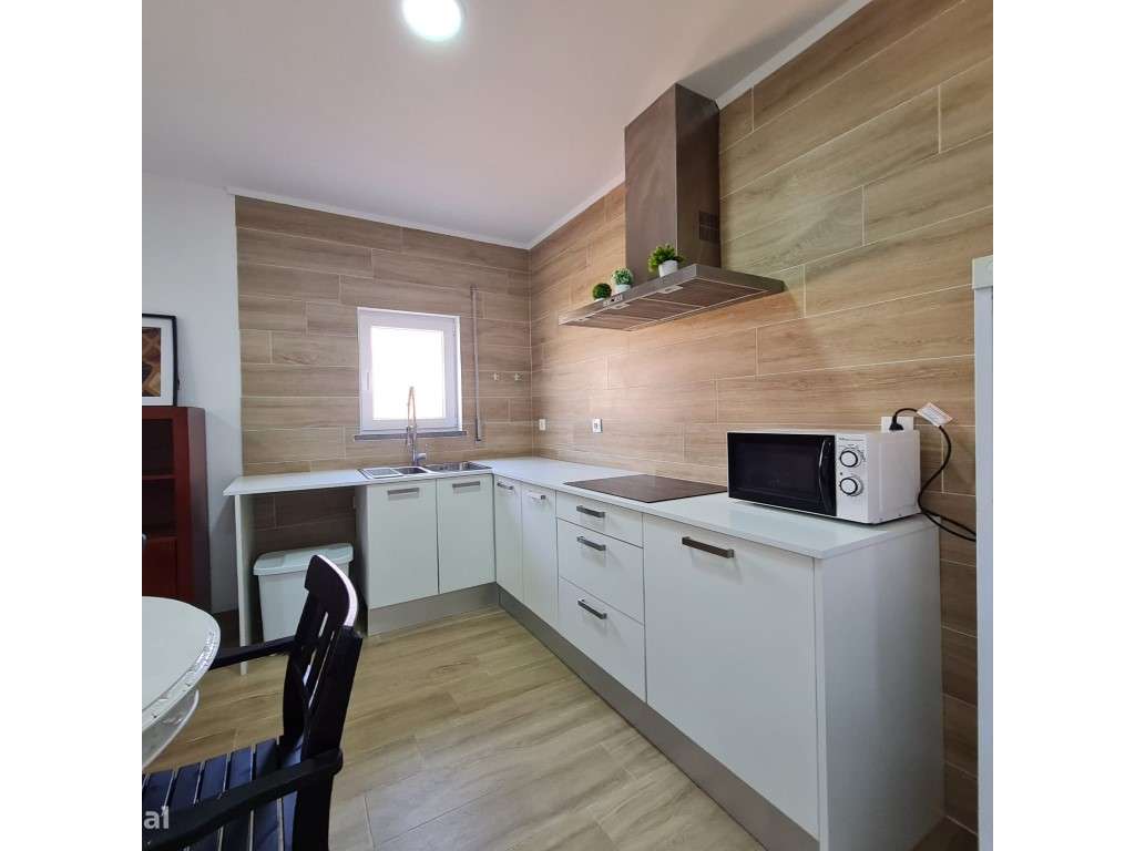 Vende-se moradia T8 junto á Praia da Assenta-35