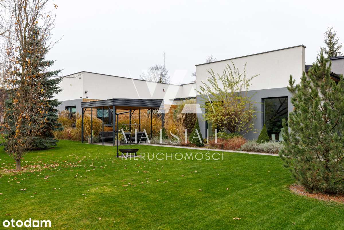 Parterowy nowoczesny dom w Konstancinie I 305m-10